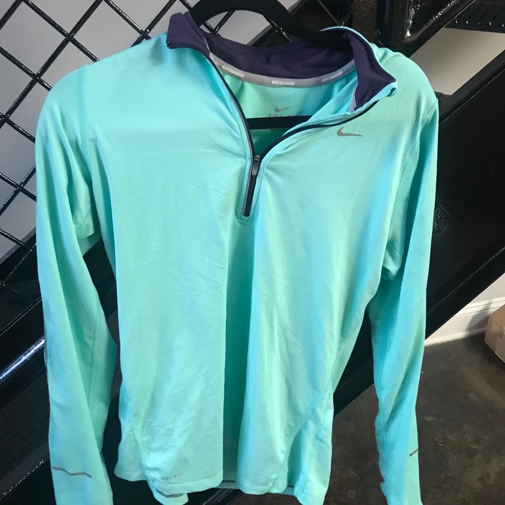 Nike Dri- Fit Longsleeve Pullover Top